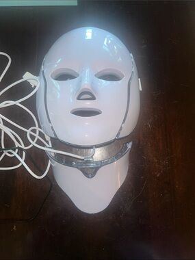 LED Facial Mask Light Therapy - White